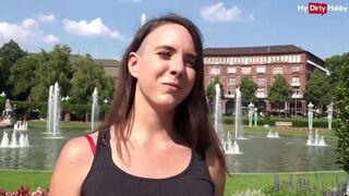 Német turista seggét kültéren tömik