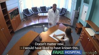 Dögös nővér csábít váróteremben forró szexre