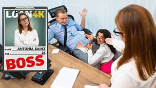 Banki főnöknő remegve adja oda magát alárendeltjének