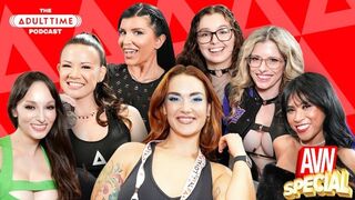Dögös ribancok podcastja Cory Chase-szel és Lexi Lunával