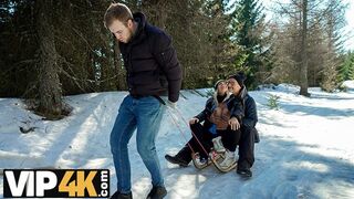 Tűzrakásnál vad generációs családi baszás lángok között