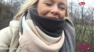 Forró tini biciklin dörzsöli nedves puncáját kéjben
