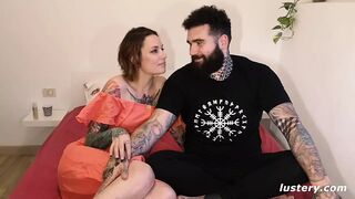 Silvia alázatosan nyel Desmond spanyol vastag farkát