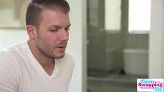 Katie Kush és Leana Lovings arcra fröcskölt cumos zuhanyban