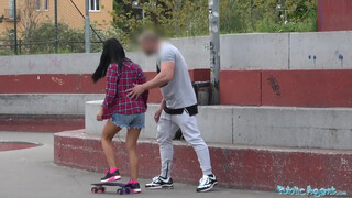 Apolonia Lapiedra nyilvánosan dugja barátját