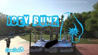 Nagy mellű tinik fantasy harca forró szexszel