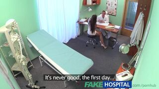 Fiatal doki szexi ápolónőt dugja kórházban
