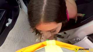 Natalie Brooks szűk puncáját keményen megdugják egy izgalmas nyilvános úton