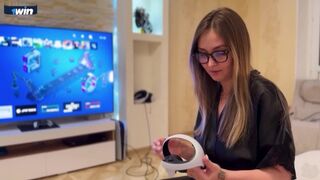 Csavaros lófickó hatalmába keríti a naiv mostohaanyját a VR világában