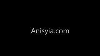 Anisyia vadul nyeli a hatalmas farkát élőben a LiveJasminen
