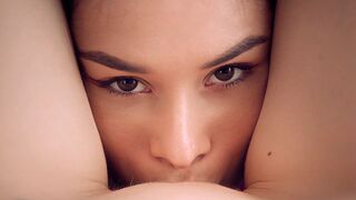 Forró leszbikus pillanatok a Wow Girls-on - Két dögös csaj intimmasszázsa
