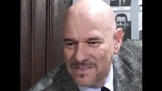Nagy seggű szőke milf mélytorokkal kényezteti az érett férfit a HotBody Channelen