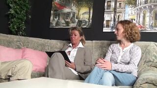 Leszbikus milf trió vad szopással és torkon nyeléssel Petra Wegattal és WetWitchsel