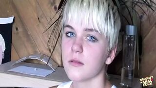 Claudia Downs és Cindy Hope dús keblekkel ízlelgetik egymás ánuszát a forró nyelvmasszázsban