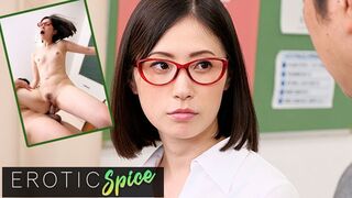 Édes japán feleség csábítja el a férje kollégáját és hagyja, hogy dús krémmel töltse ki nedves punciját