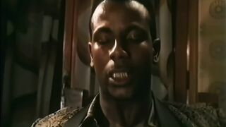 Retro MILF-ek hajthatatlanul élvezik a kemény fenék-duót Rocco Siffreditől és Ray Victorytől
