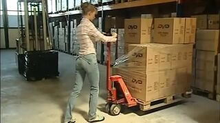 Retro hármasban a nagy cicós és dús popós csajokkal a legjobb barátommal