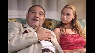 Melody Kord buja ajkai élvezik Roberto Malone vastag farkát a retróban