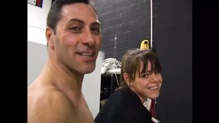Olasz milf kívánósan vetkőzik a casting forgatásán Elio folytatásában